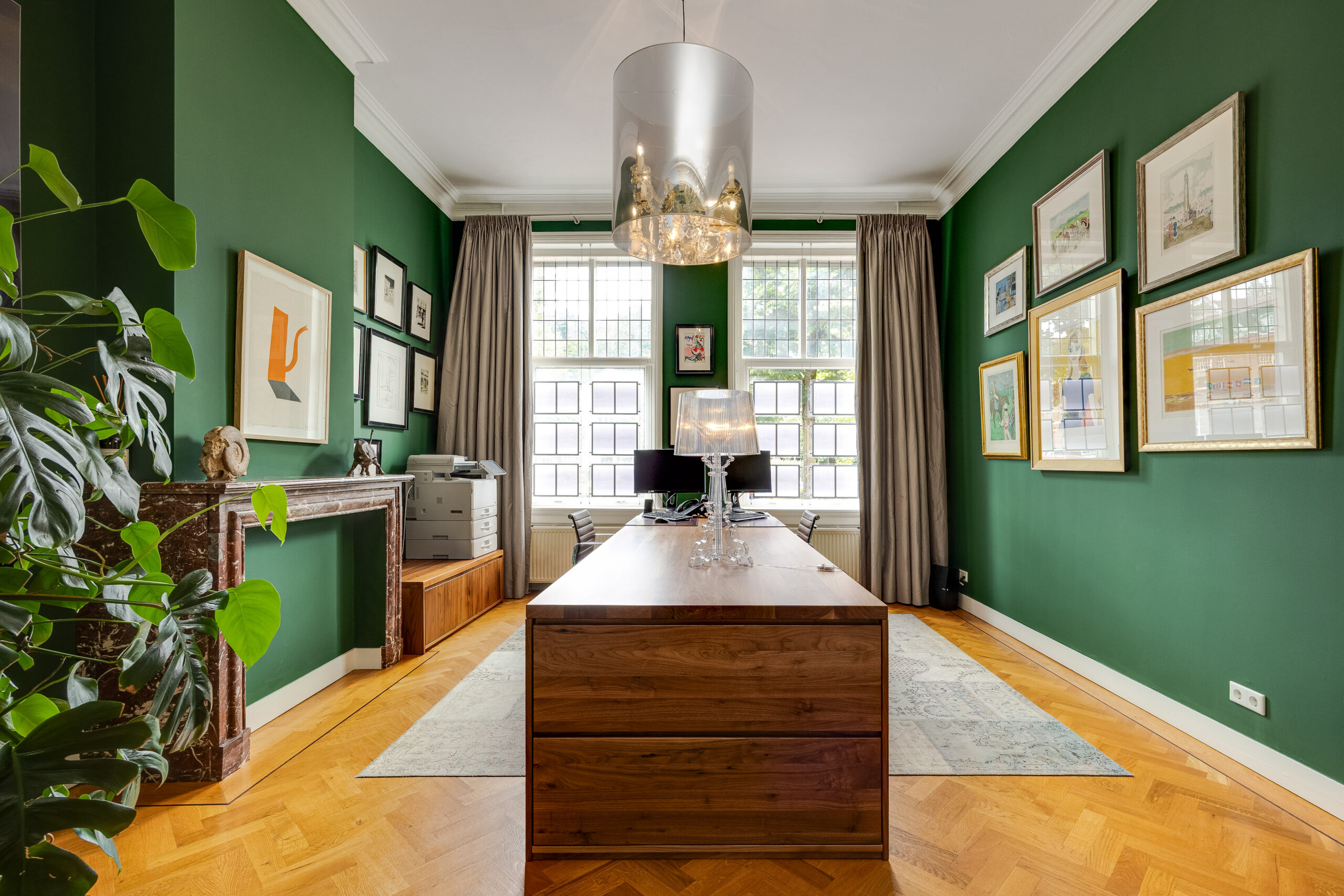 Werkkamer in het kantoor van De Koster Makelaars aan het Julianaplein in Den Bosch