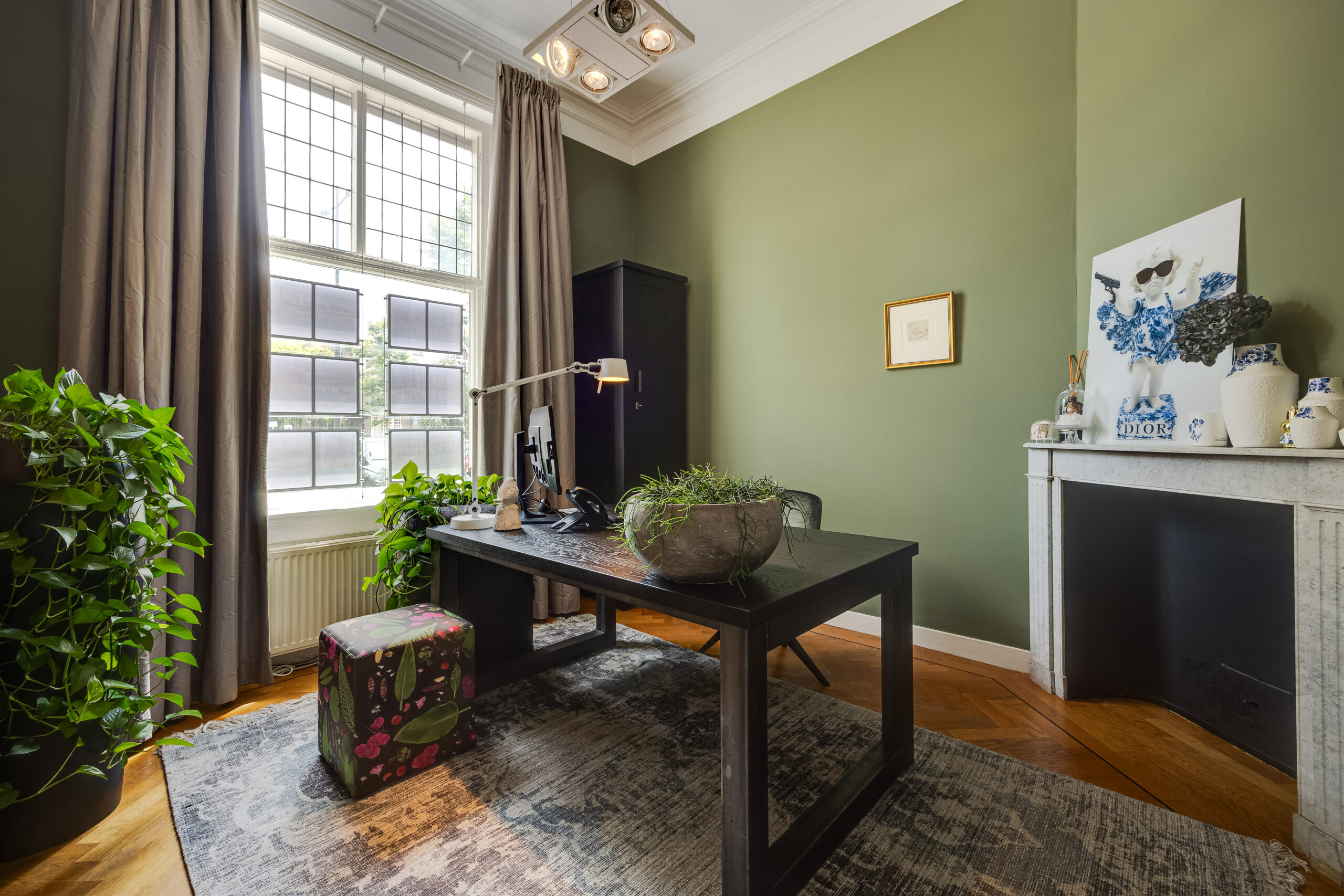 Werkkamer in het kantoor van De Koster Makelaars aan het Julianaplein in Den Bosch