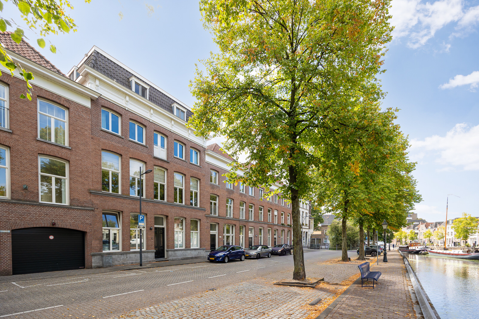 Straatbeeld van de Handelskade in Den Bosch